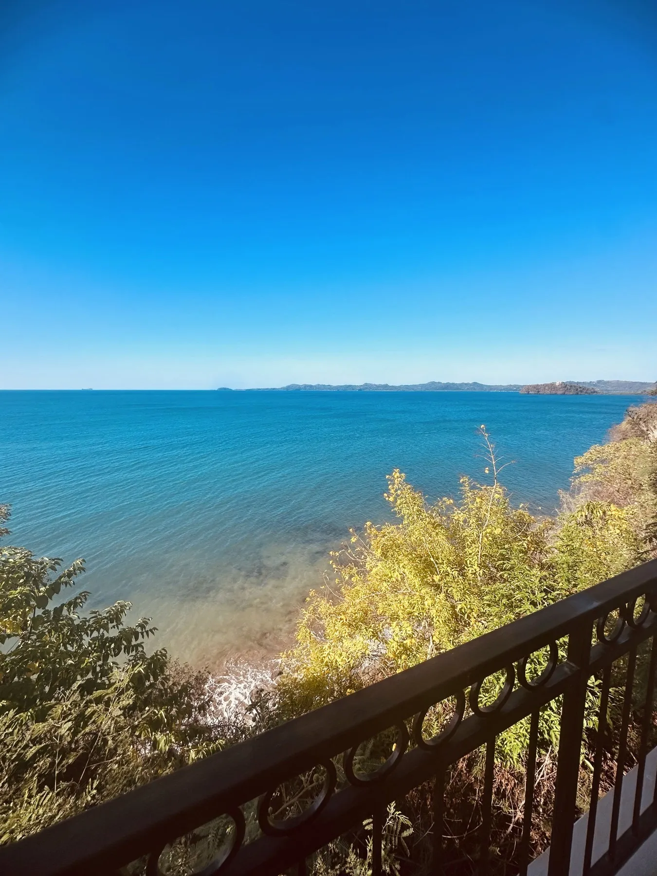 Clair de Lune — la vue sur la mer depuis la terrasse