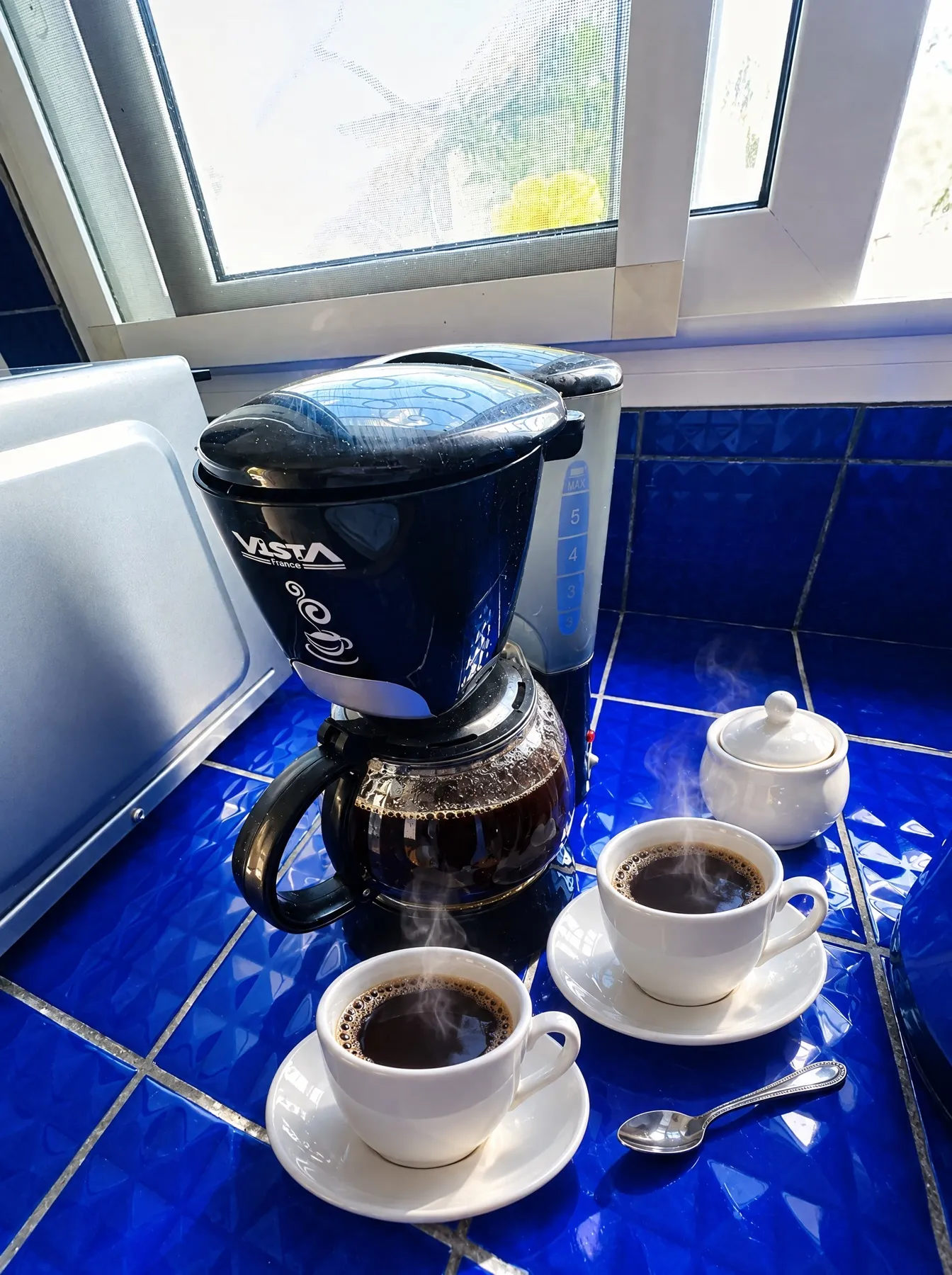 Lune de Miel — le café du matin, prêt à servir
