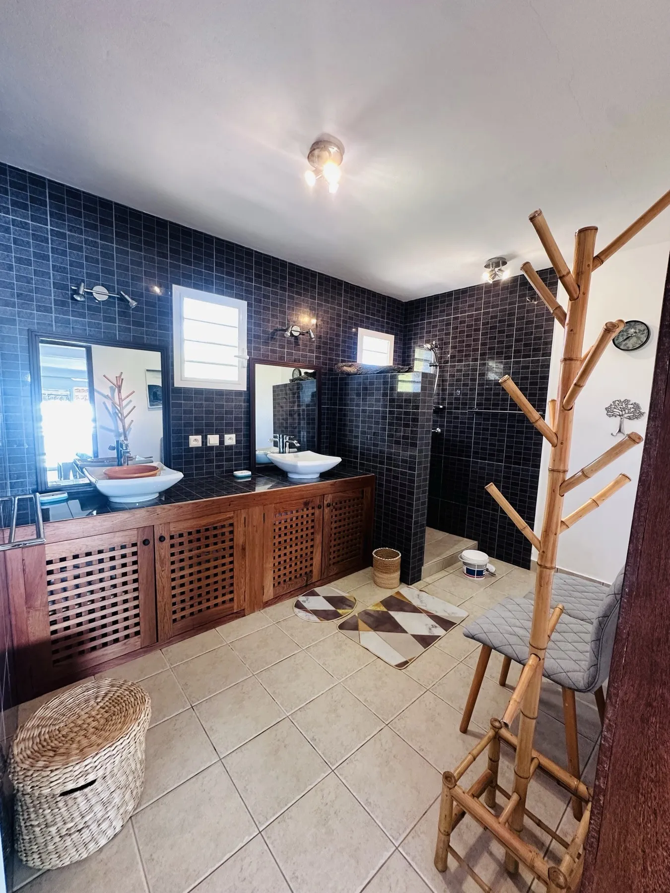 Lune de Miel — la salle de bain et sa double vasque