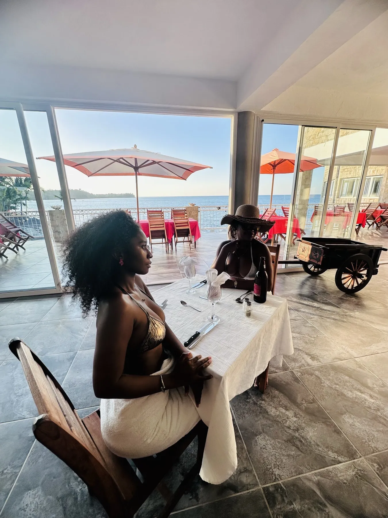 Le restaurant Orangea Beach Resort, sa terrasse et la vue mer