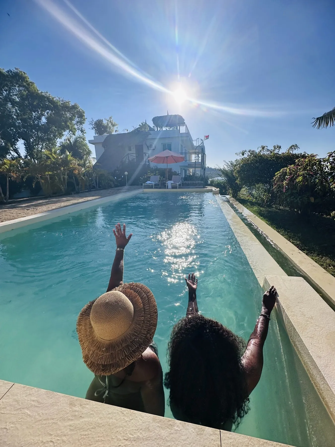 La piscine partagée — baignade en fin d'après-midi